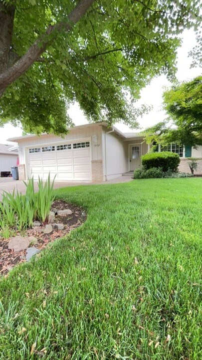 1818 Arlington Dr in Medford, OR - Building Photo