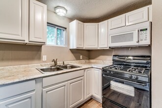225 N Estelle St in Wichita, KS - Building Photo - Building Photo