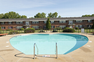 Meadow View East in Green Bay, WI - Building Photo - Building Photo