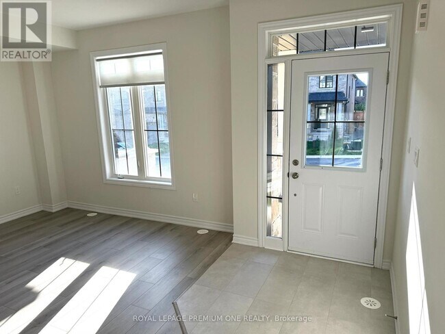 15 Verbena St in East Gwillimbury, ON - Building Photo - Building Photo