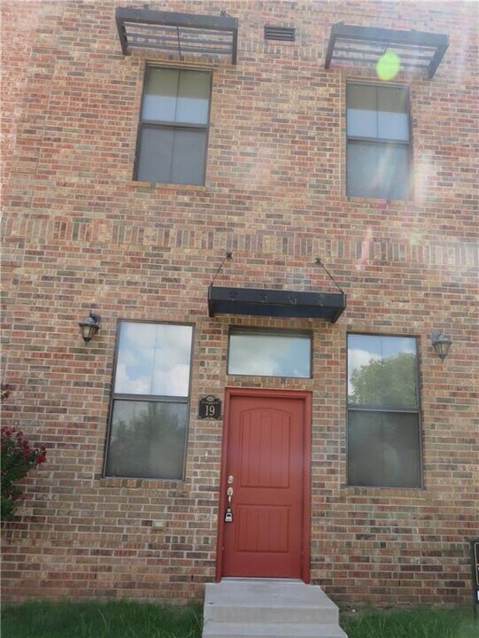 375 Triad Village Dr in Norman, OK - Building Photo