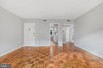 6188 Greenwood Dr-Unit -101 in Falls Church, VA - Building Photo - Building Photo