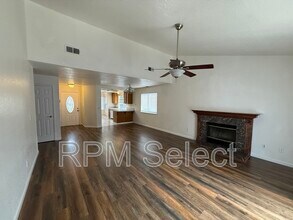 8012 Parkgate Way in Sacramento, CA - Building Photo - Building Photo