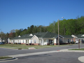 Windsor Crossing in Lumberton, NC - Building Photo - Building Photo