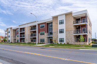 HARRISON PLAZA RESIDENTIAL in Winchester, VA - Building Photo - Building Photo