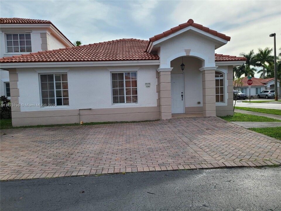 7309 NW 173rd Dr in Hialeah, FL - Building Photo