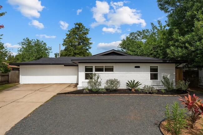 property at 1610 Antoine Dr