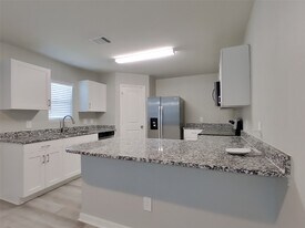 15673 Briar Frst Dr in Cut And Shoot, TX - Building Photo