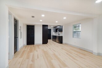 516 5th Ave NE in Largo, FL - Building Photo - Building Photo