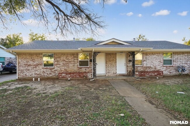 2510 Normont Cir in Fort Worth, TX - Building Photo - Building Photo