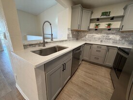 194 Santa Clara Dr in Naples, FL - Building Photo