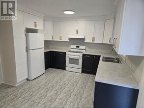 882 Hacienda Ct in Windsor, ON - Building Photo - Building Photo