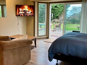 29837 Marine View Dr SW, Unit 2 in Federal Way, WA - Building Photo - Building Photo