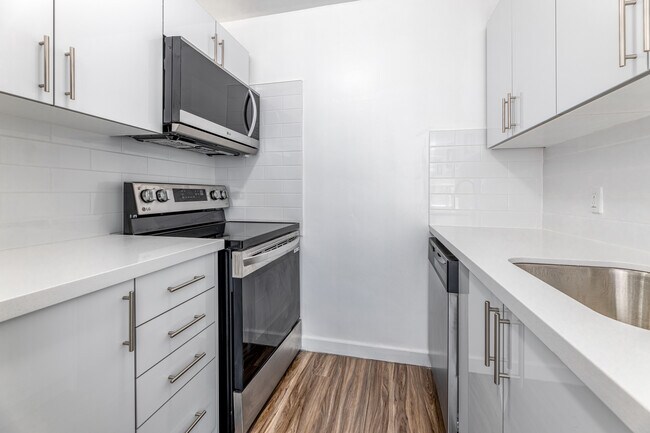 80 Guestville Ave in Toronto, ON - Building Photo - Building Photo