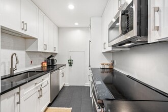 1710 Summit Pl NW in Washington, DC - Building Photo - Building Photo