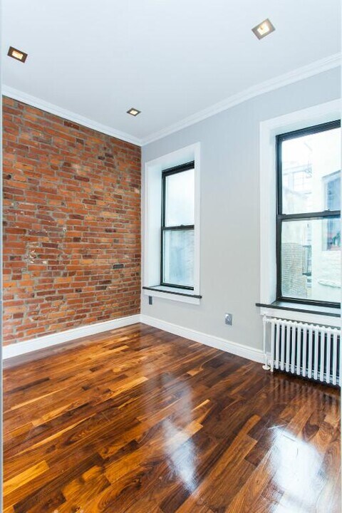 232 Elizabeth St, Unit 5B in New York, NY - Building Photo