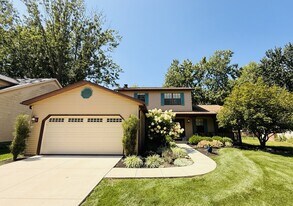 8462 Glenbrook Dr in Olmsted Township, OH - Building Photo