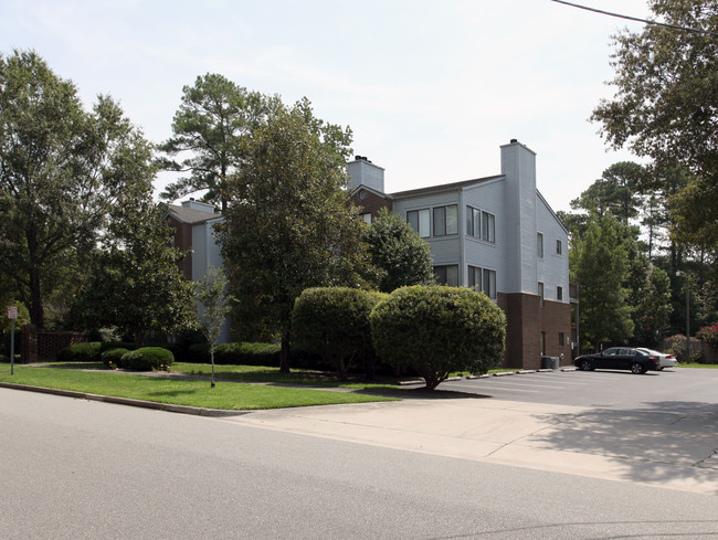 Hawthorne Court in Wilmington, NC - Foto de edificio - Building Photo