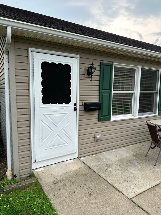 112 W Monroe St in Latrobe, PA - Building Photo