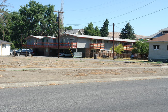 406 N Naches Ave in Yakima, WA - Foto de edificio - Building Photo