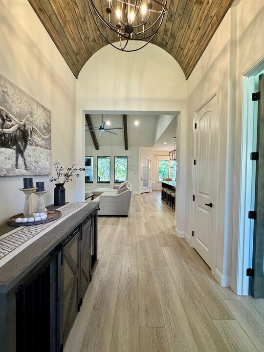 412 Lake Arbor Dr in Weatherford, TX - Building Photo