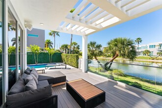 10561 NW 67th Terrace in Doral, FL - Building Photo - Building Photo