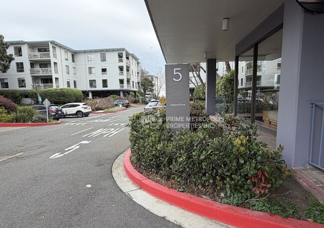 5 Admiral Dr in Emeryville, CA - Building Photo - Building Photo