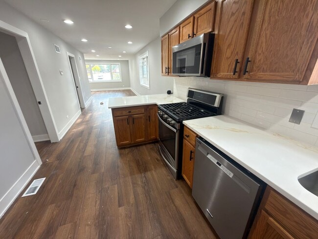 6524 W Diversey Ave in Chicago, IL - Building Photo - Building Photo