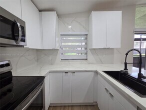 15798 Woodgate Ct in Sunrise, FL - Building Photo - Building Photo