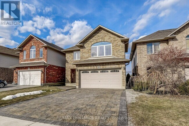 125 Assisi St in Hamilton, ON - Building Photo - Building Photo