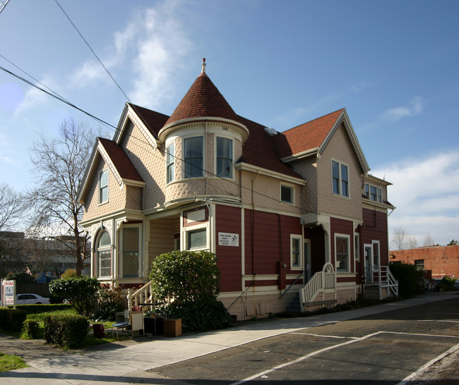 3229 Elm St in Oakland, CA - Building Photo - Building Photo