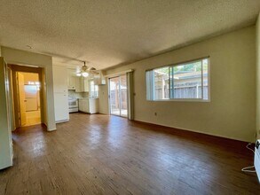 657 Dorothy St in El Cajon, CA - Foto de edificio - Building Photo