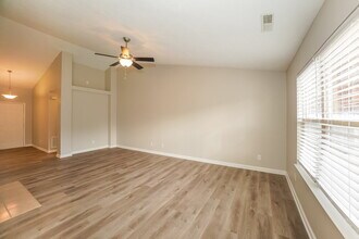 1205 Turnbury Ln in Brownsburg, IN - Foto de edificio - Building Photo