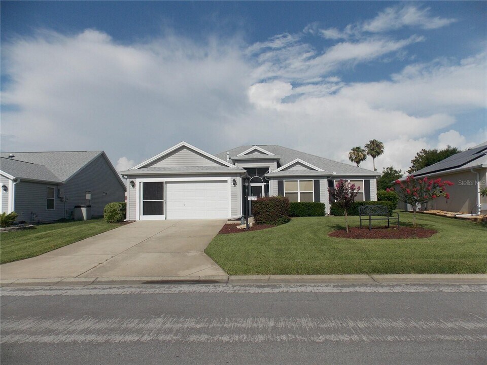 1256 Camero Dr in the Villages, FL - Building Photo