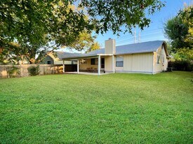 925 Peggotty Pl in Austin, TX - Building Photo