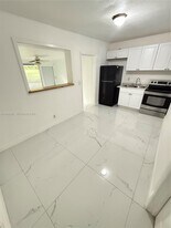 200 N 61st Ave in Hollywood, FL - Building Photo