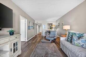 601 1st St S in Jacksonville Beach, FL - Foto de edificio - Building Photo