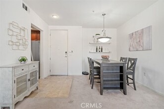 128 N Oak Knoll Ave in Pasadena, CA - Building Photo - Building Photo