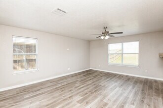 320 Cameron Hill Pt in Fort Worth, TX - Building Photo - Building Photo