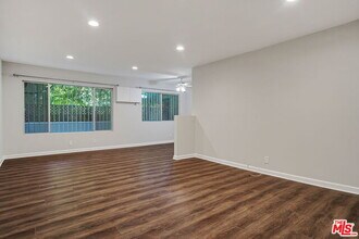 1006 Havenhurst Dr in Los Angeles, CA - Building Photo - Building Photo