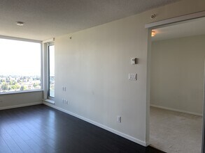 6658 Dow Ave in Burnaby, BC - Building Photo - Building Photo