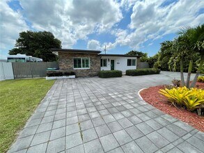 4161 SW 102nd Ave in Miami, FL - Building Photo - Building Photo