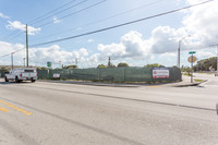 Vista Del Sol in Hialeah, FL - Foto de edificio - Building Photo