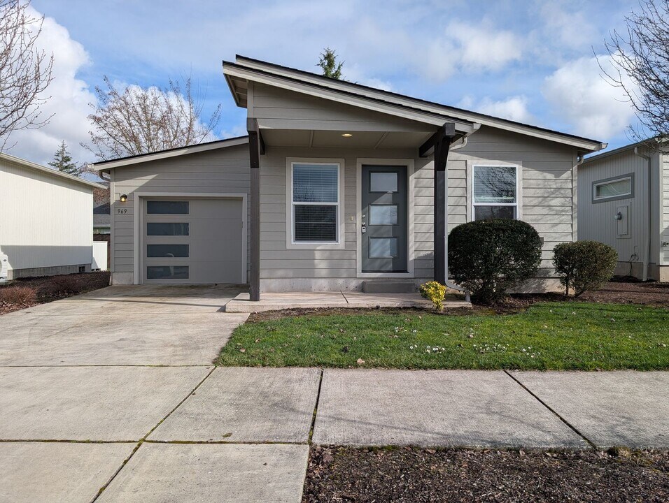 969 Nantucket Ave in Eugene, OR - Building Photo