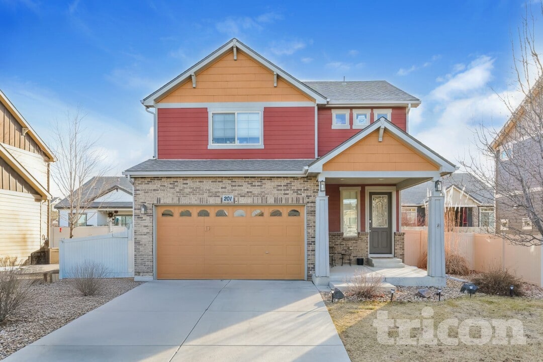 201 Pear Lake Way in Erie, CO - Building Photo