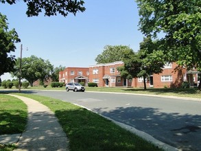 Gray Haven Townhomes in Dundalk, MD - Foto de edificio - Building Photo