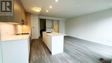 6-206 Red Squirrel Ln. in Richmond Hill, ON - Building Photo - Building Photo