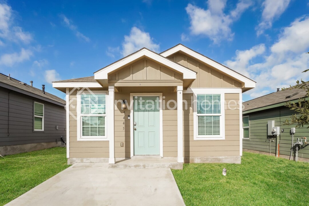 5445 Verdugos Pl-Unit -6500-13 in San Antonio, TX - Building Photo