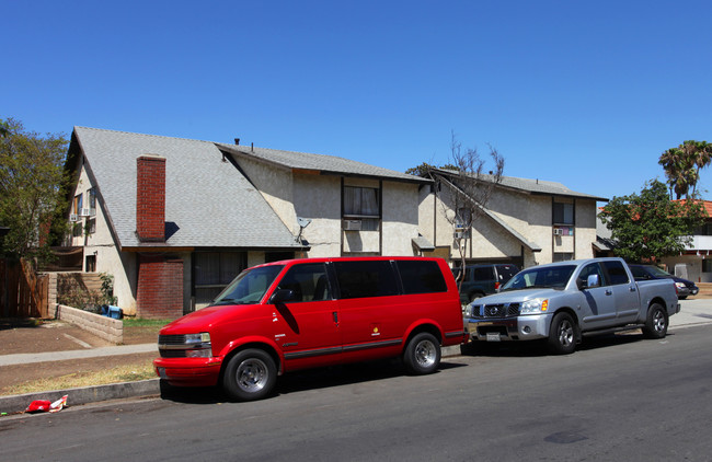 955 5th St in Corona, CA - Building Photo - Building Photo