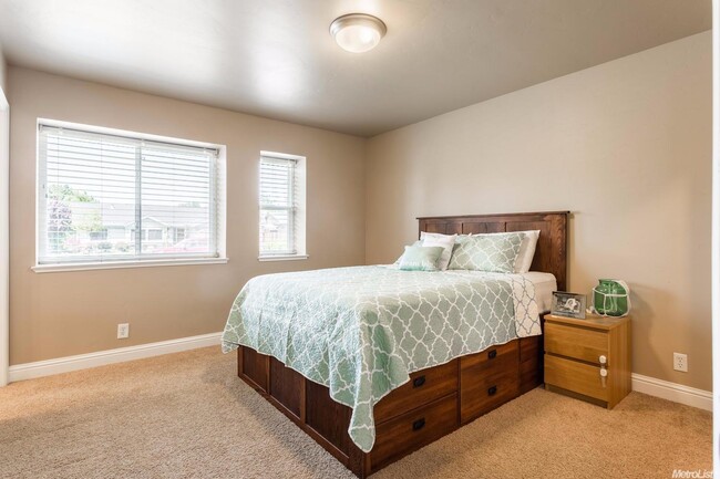 1230 Crescendo Dr in Roseville, CA - Building Photo - Building Photo